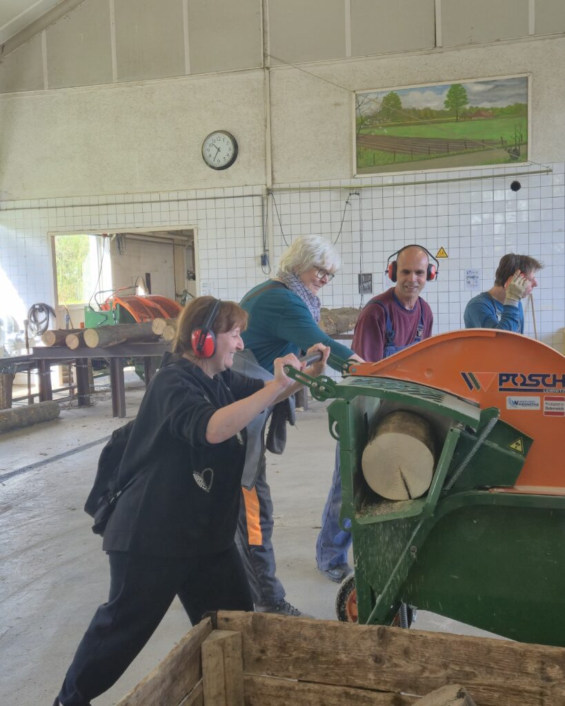 Participants using a wood processing machine during a Werfsjob workshop