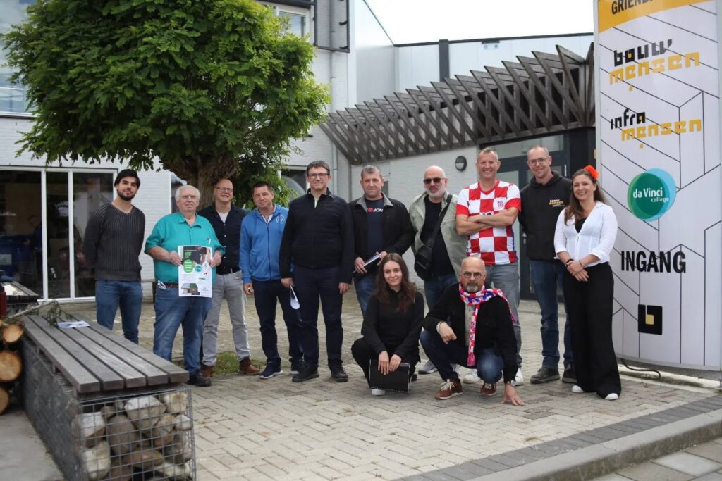 Participants of the Croatian-Dutch partnership gathered in front of Da Vinci College in Dordrecht during the Erasmus+ About Green and Green Working Skills projects.